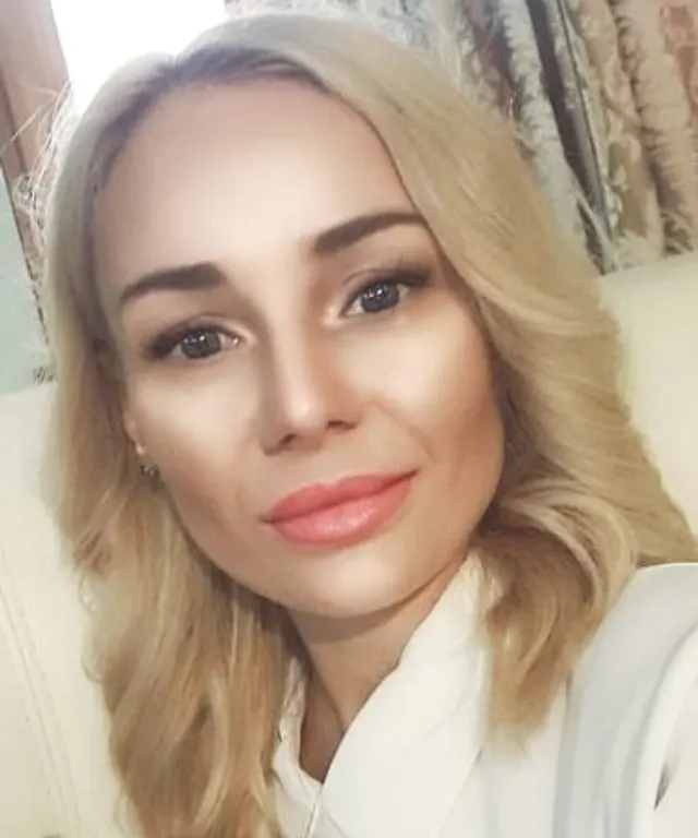 Кери Златева, Маникюр, педикюр и ноктопластика в Бургас