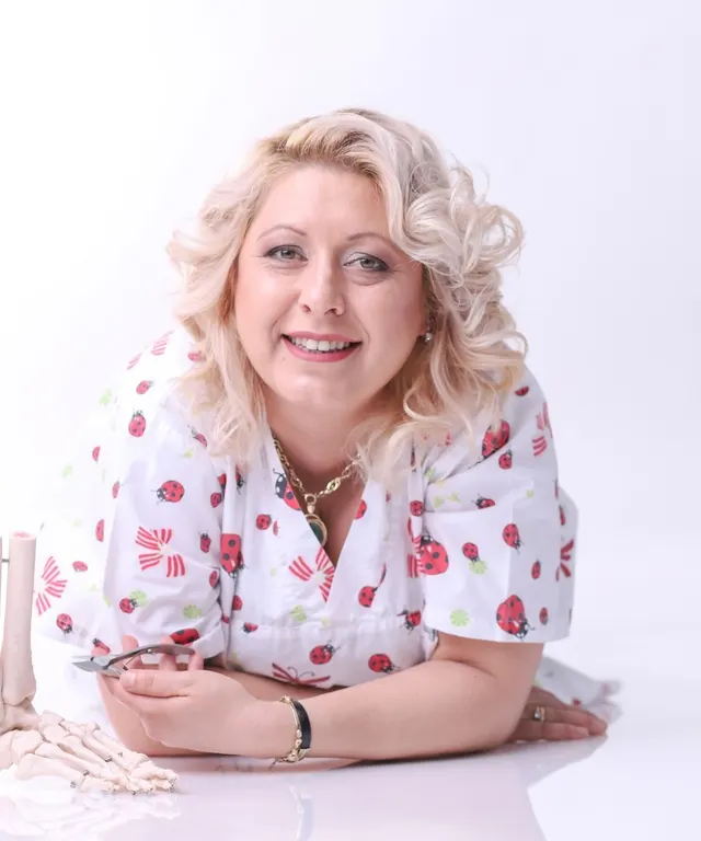 Гергана Цветкова Пенева, Маникюр, педикюр и ноктопластика в Добрич