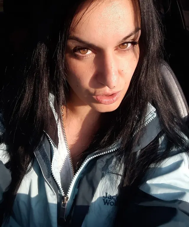 Ивана Неновска, Маникюр, педикюр и ноктопластика в Бяла Слатина