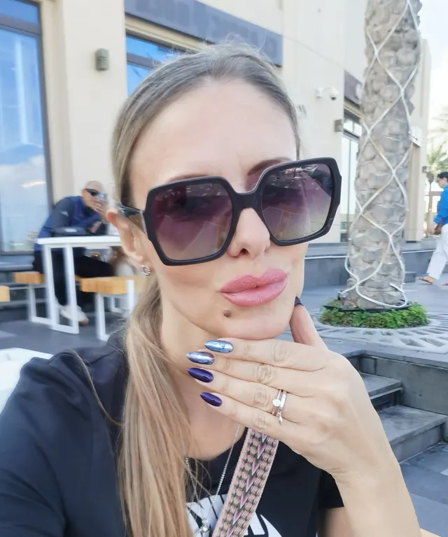 Миглена Ангелова, Маникюр, педикюр и ноктопластика в София