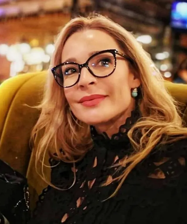 Павлина Желязкова, Маникюр, педикюр и ноктопластика във Варна